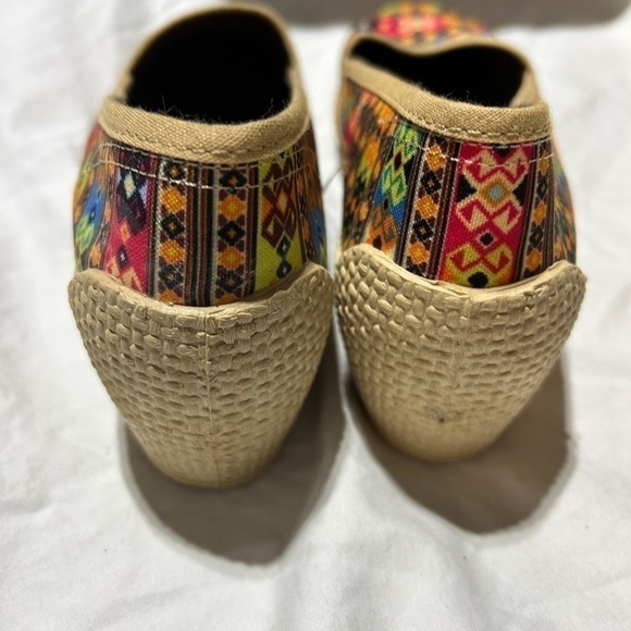 Ladies Abril colorful slip on shoes size 7.5 made in Mexico - Picture 6 of 9